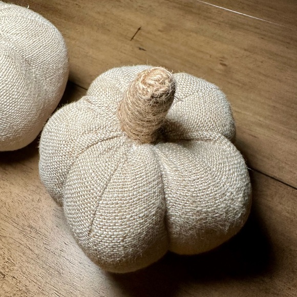 Handmade cream fabric pumpkin, set of 2 - Picture 3 of 6